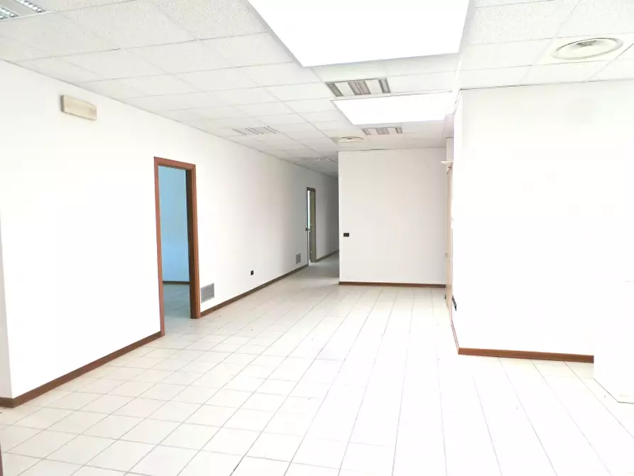 Immagine 8 di Ufficio in vendita  in Via IV Genova a Pozzuolo Del Friuli