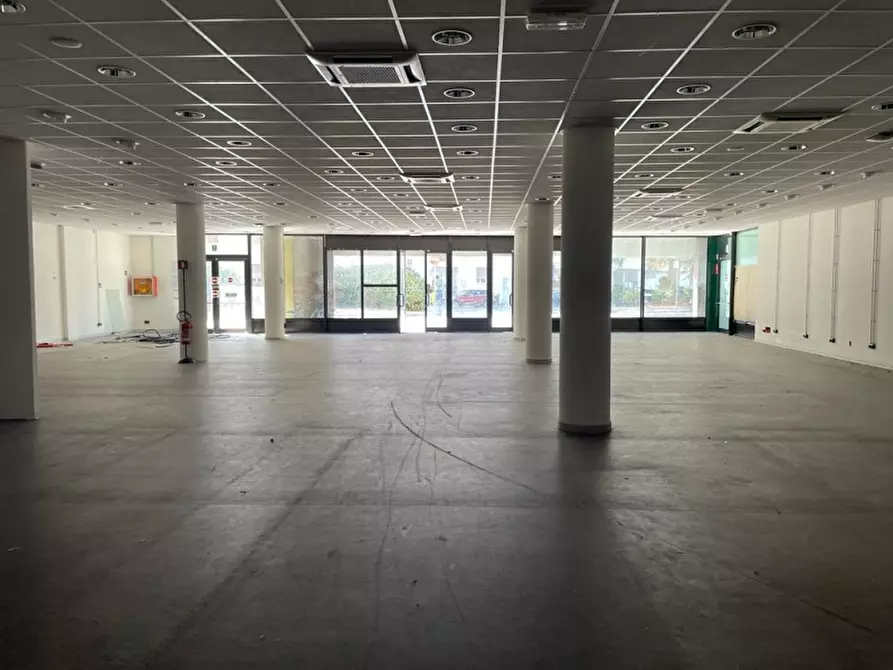 Immagine 3 di Negozio in affitto  a Udine