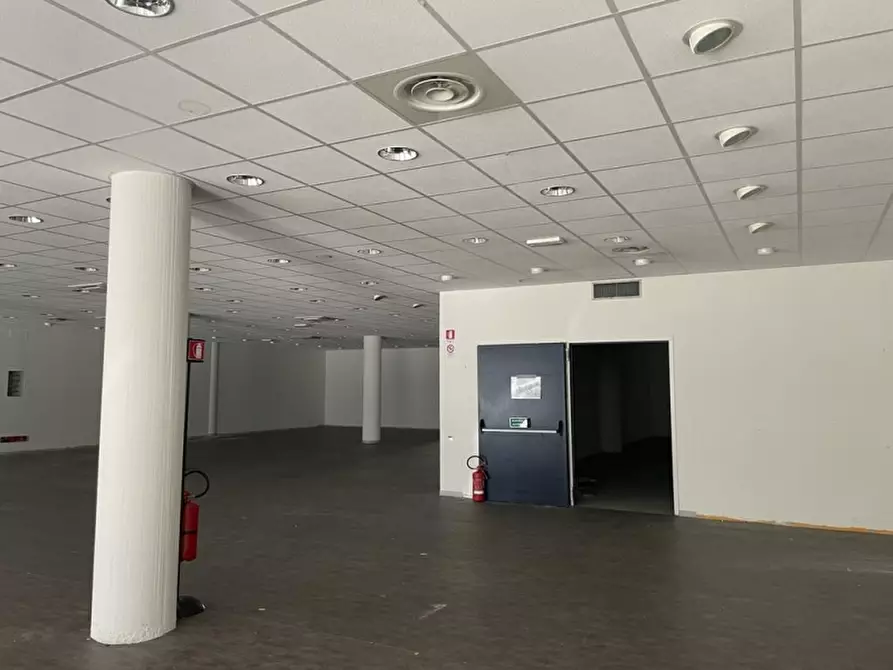 Immagine 2 di Negozio in affitto  a Udine