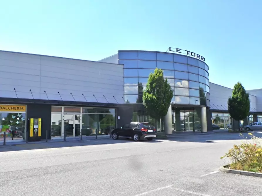 Immagine 2 di Negozio in affitto  in Viale Europa a Dignano