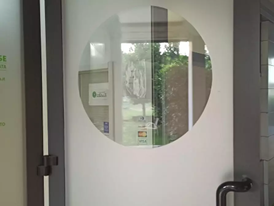 Immagine 4 di Locale commerciale in vendita  in Via Morena a Reana Del Roiale