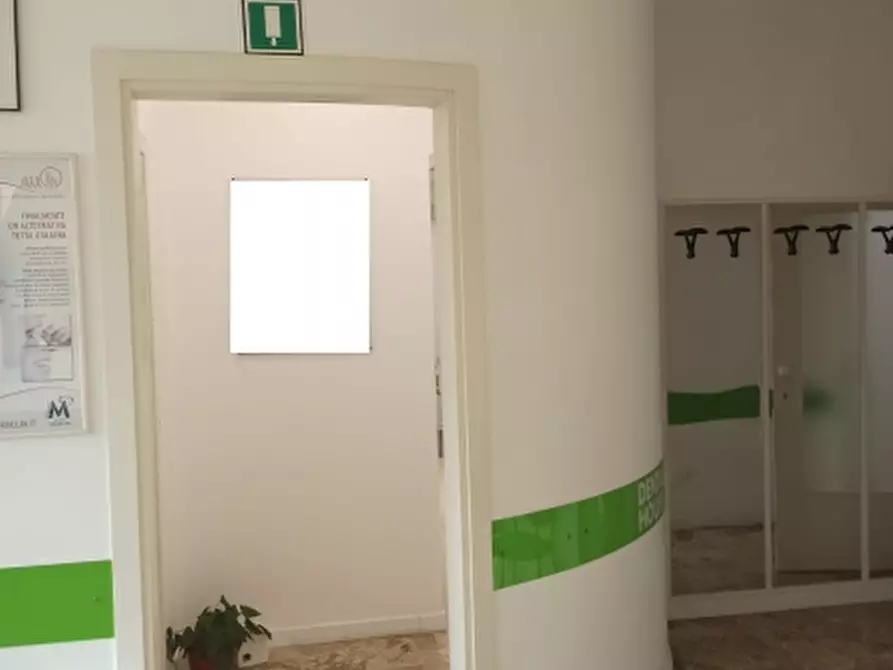 Immagine 2 di Locale commerciale in vendita  in Via Morena a Reana Del Roiale