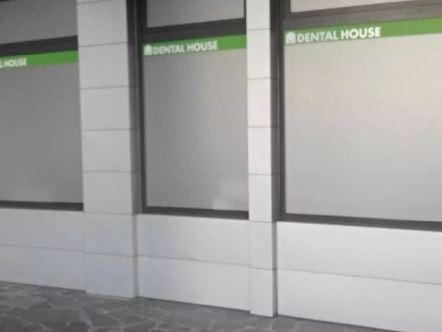 Immagine 7 di Locale commerciale in vendita  in Via Morena a Reana Del Roiale