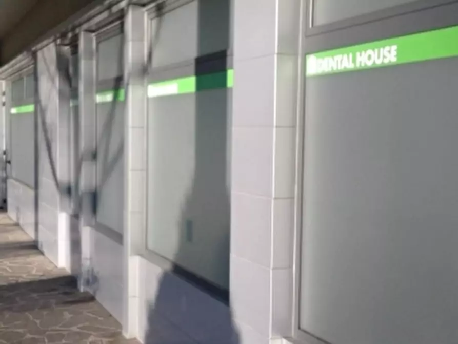 Immagine 5 di Locale commerciale in vendita  in Via Morena a Reana Del Roiale