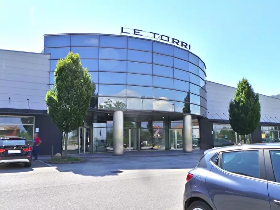 Immagine 1 di Locale commerciale in affitto  a Dignano