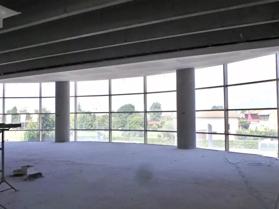 Immagine 2 di Locale commerciale in affitto  a Dignano