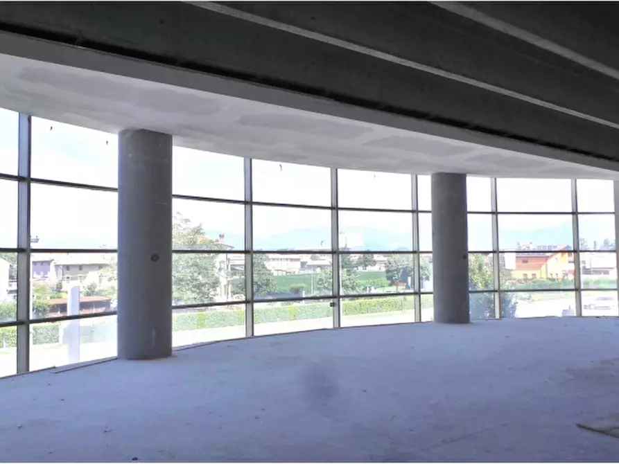 Immagine 3 di Locale commerciale in affitto  a Dignano