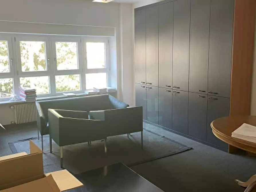 Immagine 4 di Ufficio in vendita  a Udine