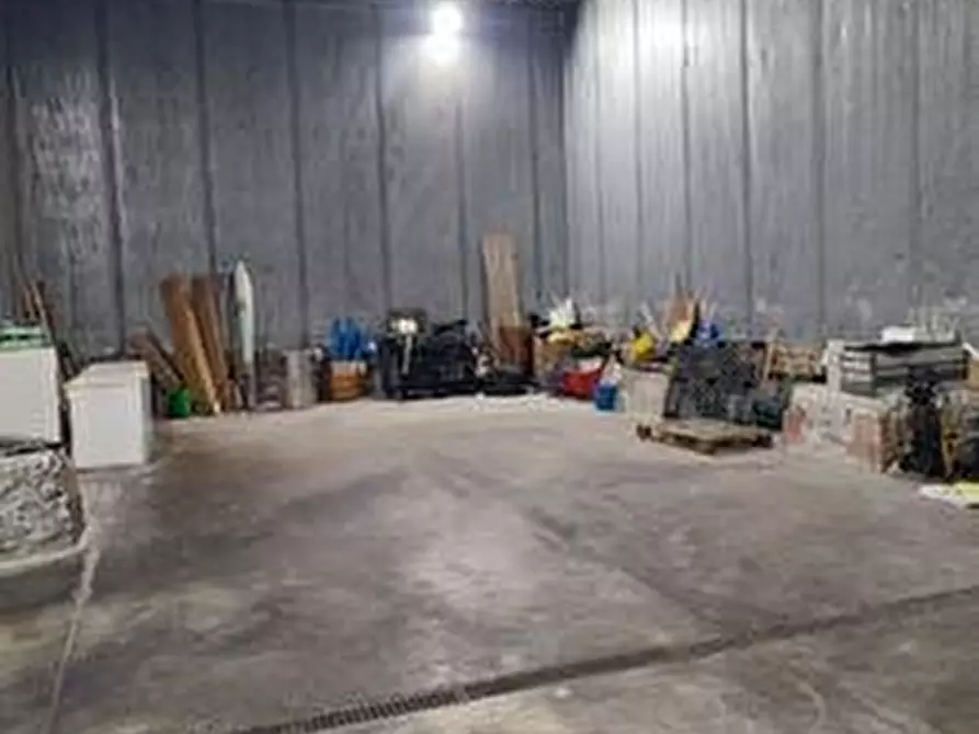 Immagine 2 di Capannone industriale in vendita  a Marano Lagunare