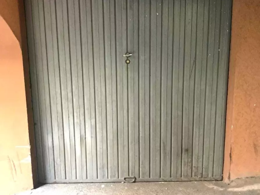Immagine 1 di Garage in vendita  a Udine