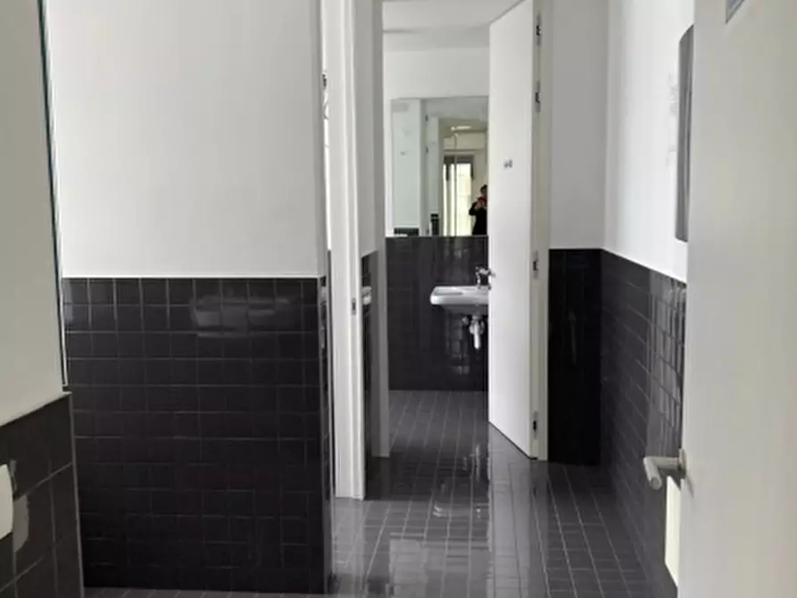 Immagine 13 di Ufficio in affitto  a Udine