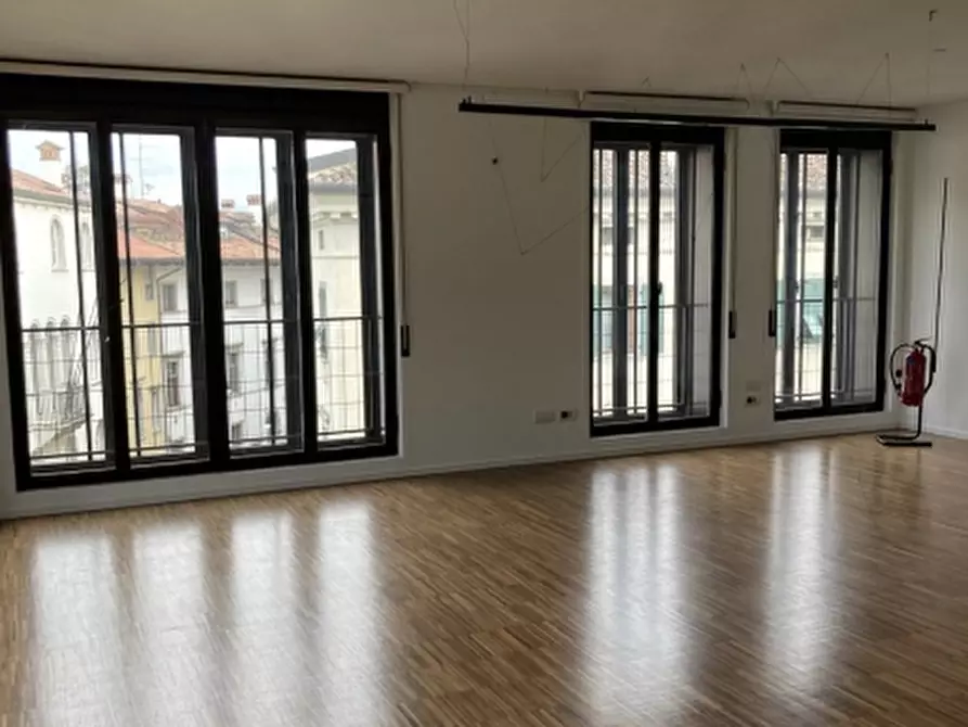 Immagine 7 di Ufficio in affitto  a Udine