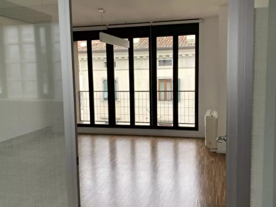 Immagine 8 di Ufficio in affitto  a Udine