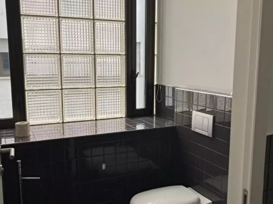 Immagine 12 di Ufficio in affitto  a Udine