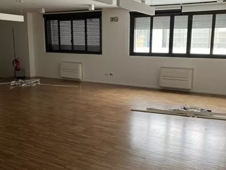Immagine 9 di Ufficio in affitto  a Udine