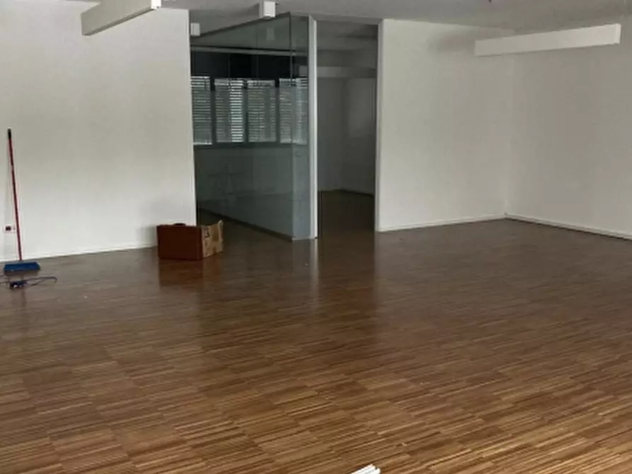 Immagine 11 di Ufficio in affitto  a Udine