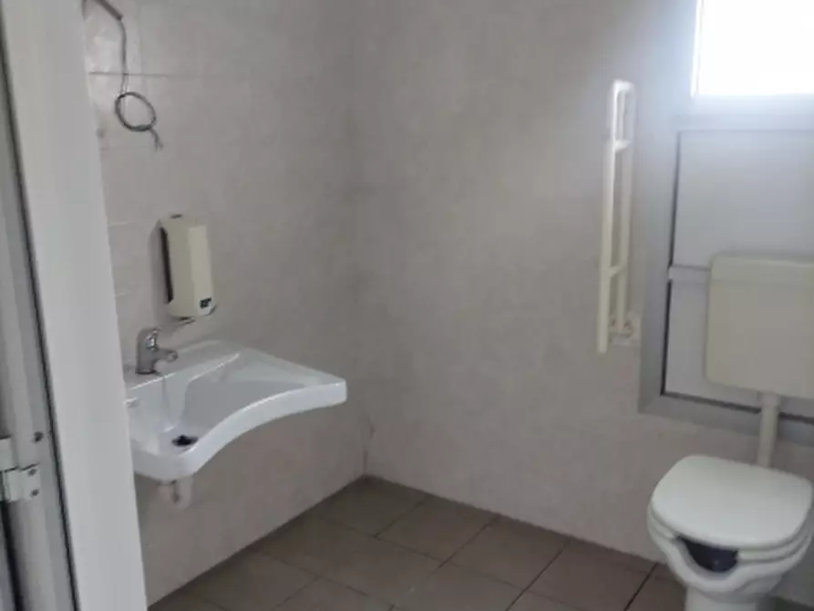 Immagine 6 di Negozio in affitto  a Cassacco