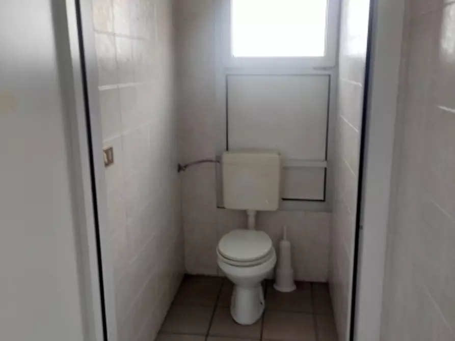 Immagine 5 di Negozio in affitto  a Cassacco