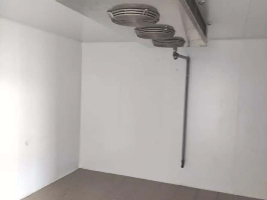 Immagine 9 di Negozio in affitto  a Cassacco