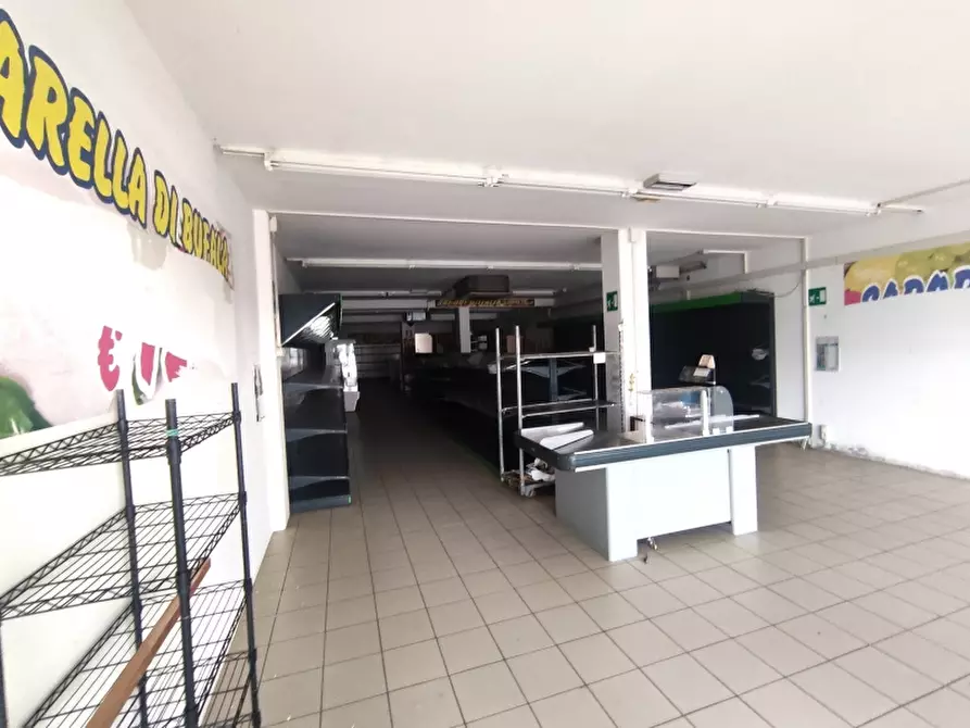 Immagine 12 di Negozio in affitto  a Cassacco