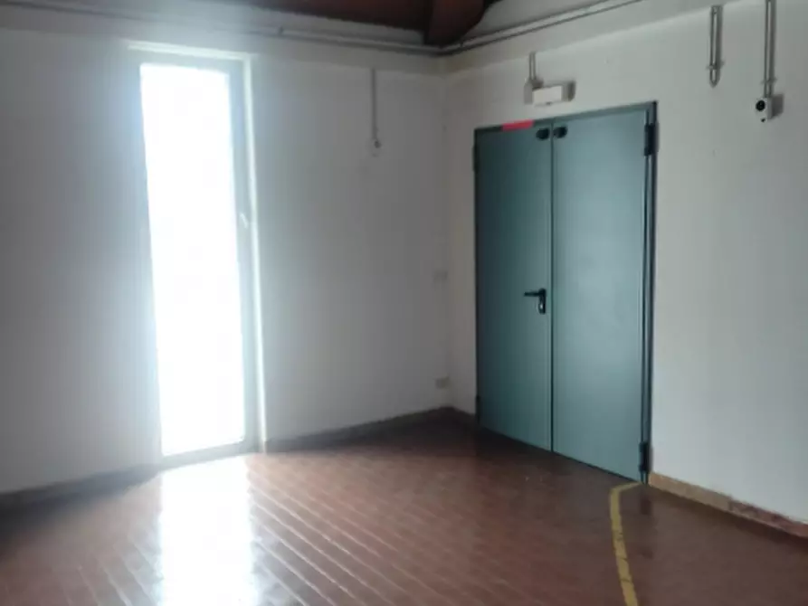 Immagine 7 di Negozio in affitto  a Cassacco