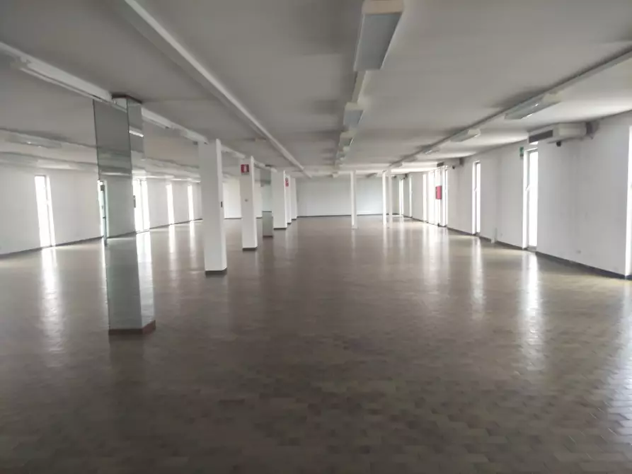 Immagine 3 di Negozio in affitto  a Cassacco