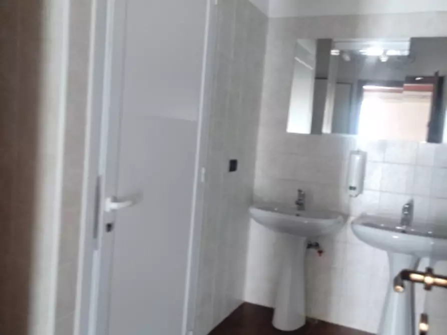 Immagine 14 di Negozio in affitto  a Cassacco