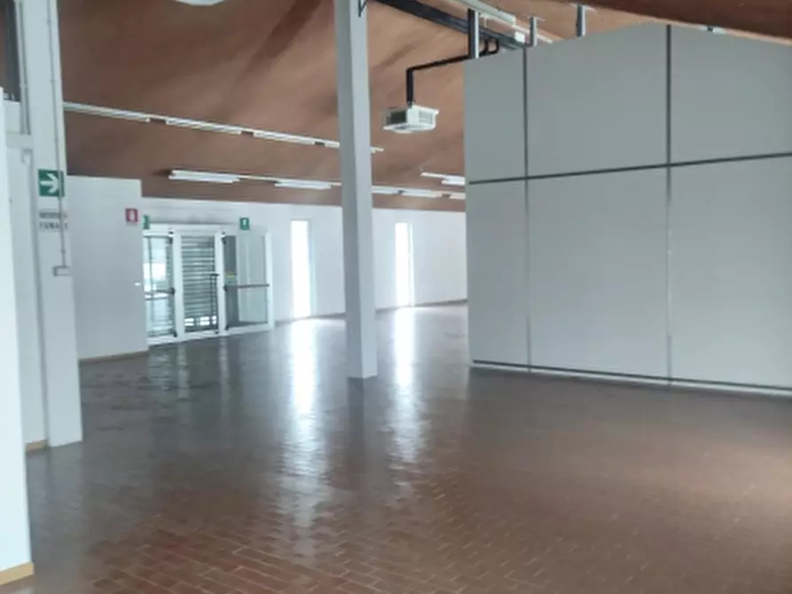 Immagine 10 di Negozio in affitto  a Cassacco