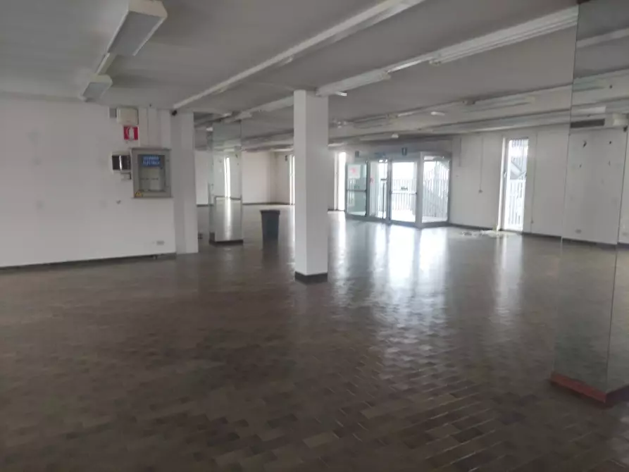 Immagine 5 di Negozio in affitto  a Cassacco