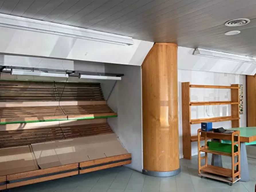 Immagine 2 di Negozio in affitto  a Tarcento