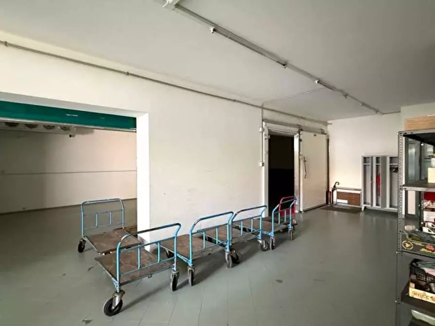 Immagine 1 di Negozio in affitto  a Tarcento