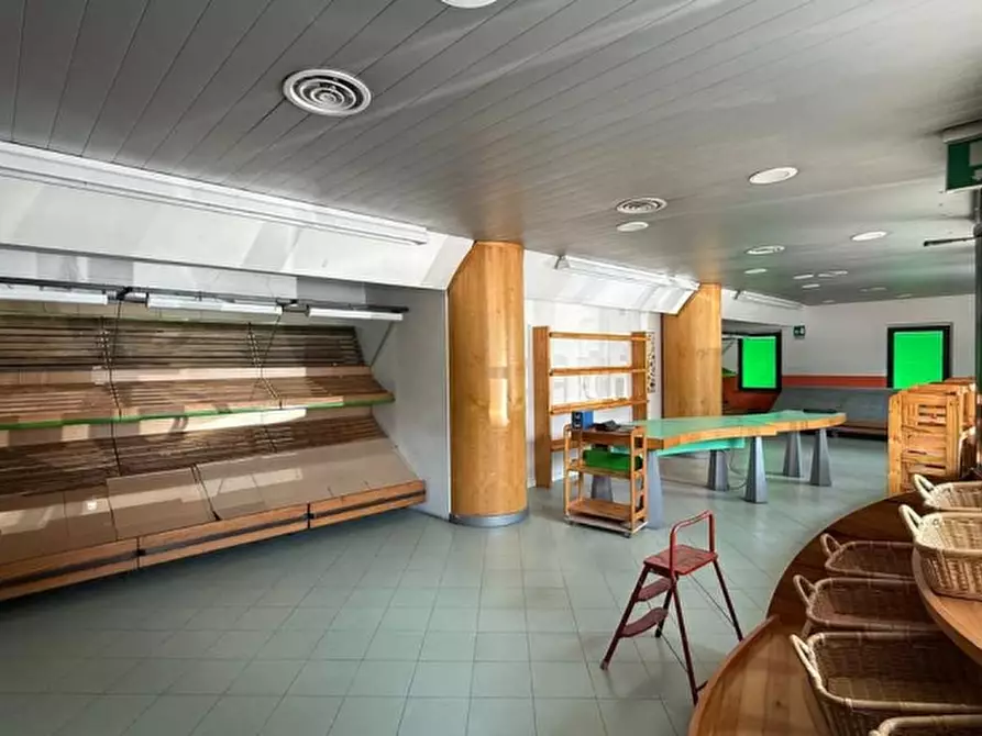 Immagine 3 di Negozio in affitto  a Tarcento