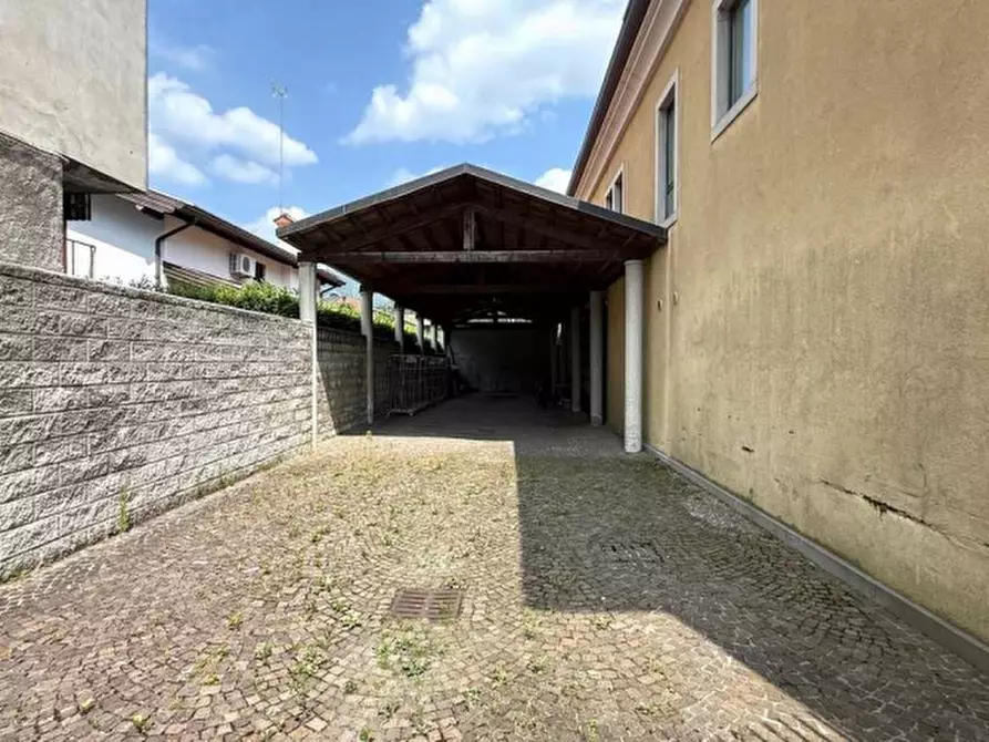 Immagine 4 di Negozio in affitto  a Tarcento