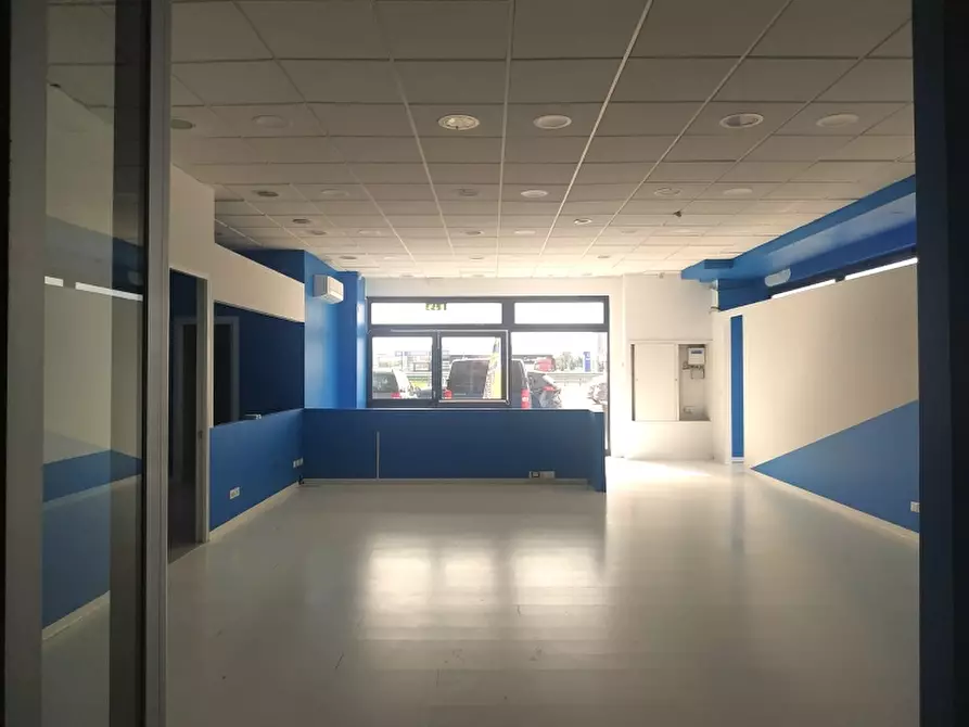 Immagine 2 di Ufficio in vendita  in Viale Palmanova a Udine
