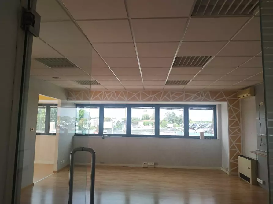 Immagine 8 di Ufficio in vendita  in Viale Palmanova a Udine