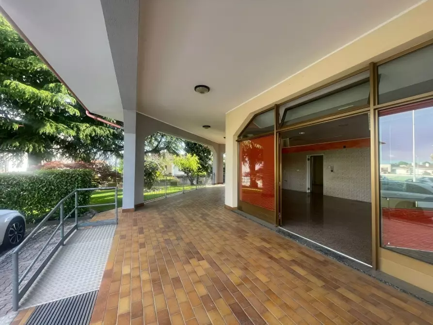 Immagine 1 di Locale commerciale in affitto  a San Daniele Del Friuli