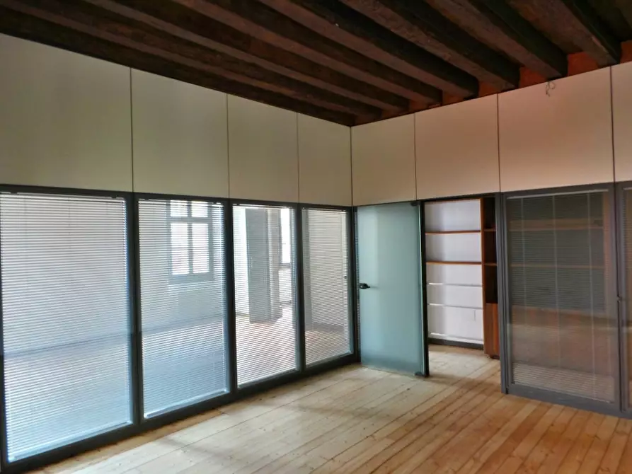 Immagine 10 di Ufficio in affitto  in Via Poscolle a Udine