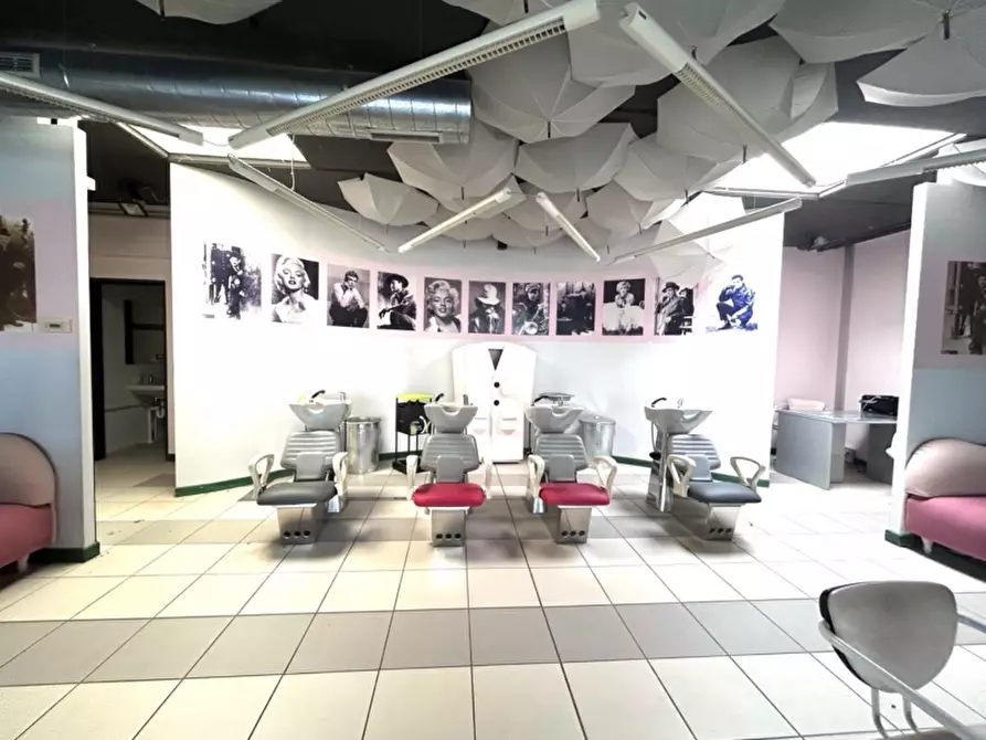 Immagine 1 di Negozio in vendita  a Tavagnacco