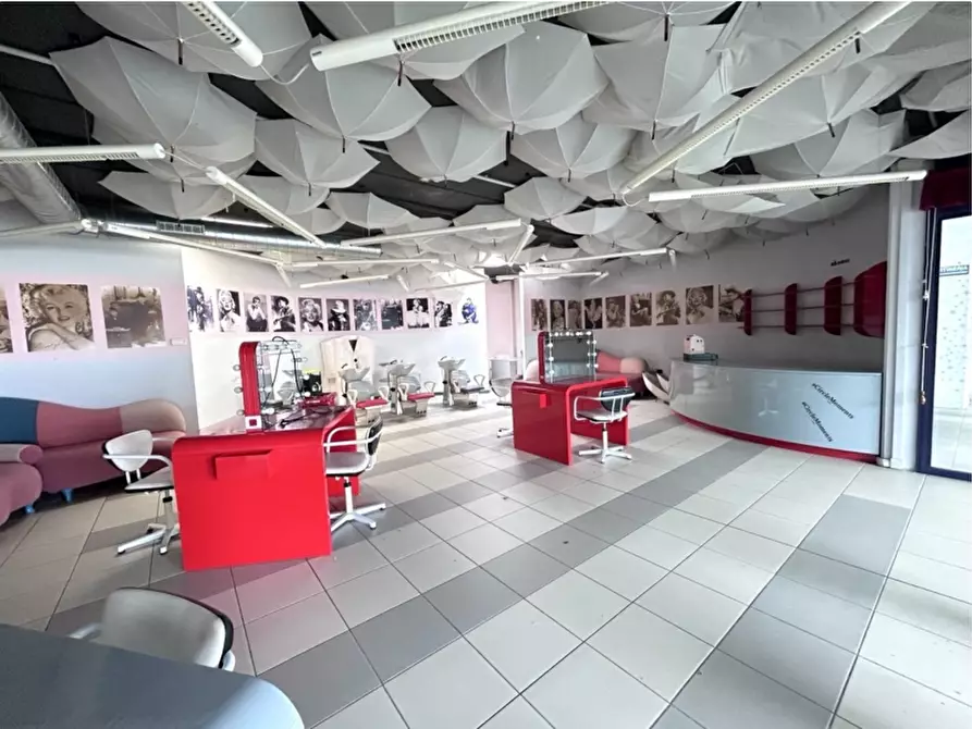 Immagine 5 di Negozio in vendita  a Tavagnacco