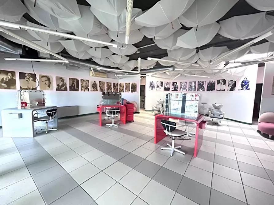 Immagine 4 di Negozio in vendita  a Tavagnacco