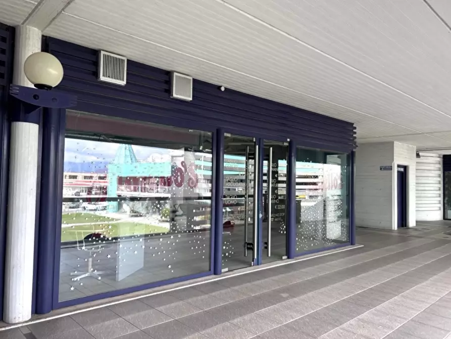 Immagine 2 di Negozio in vendita  a Tavagnacco