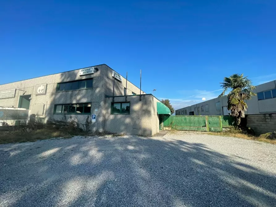 Immagine 1 di Capannone industriale in vendita  a Udine