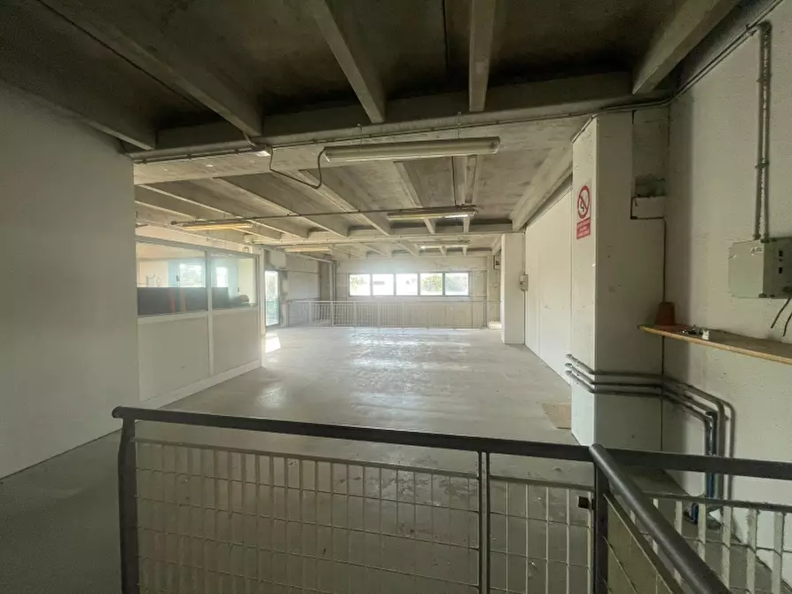 Immagine 3 di Capannone industriale in vendita  a Udine