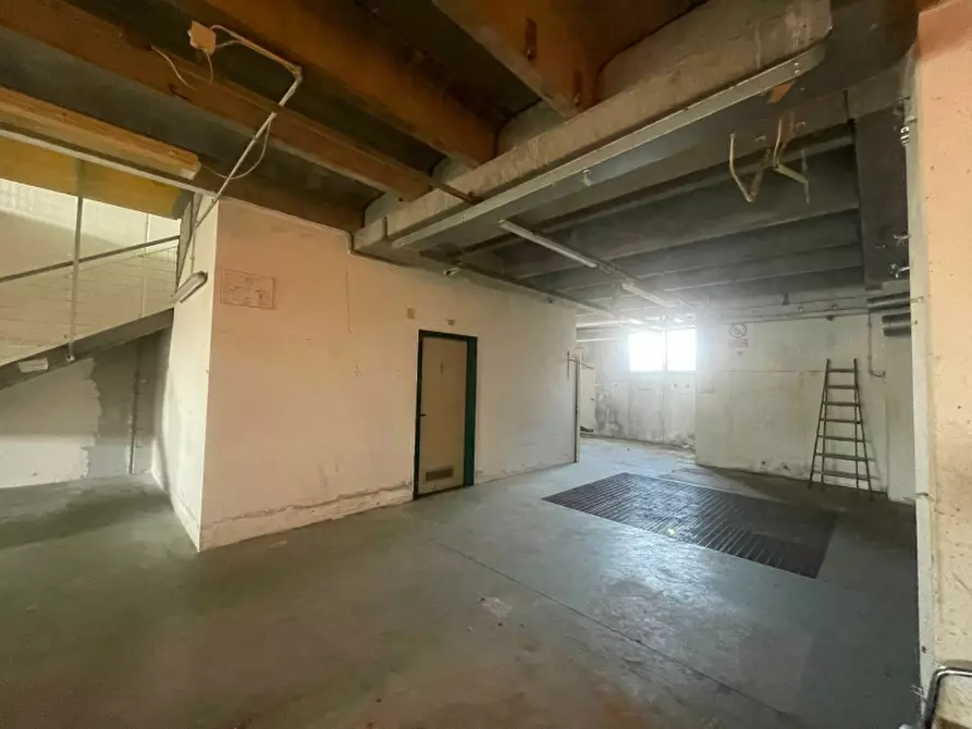 Immagine 5 di Capannone industriale in vendita  a Udine