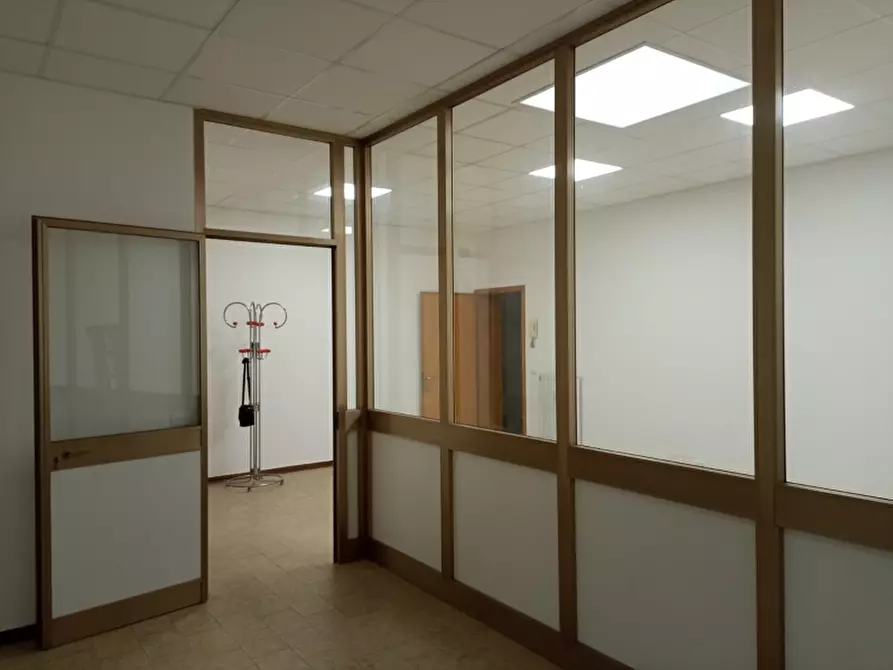 Immagine 3 di Ufficio in affitto  a Udine