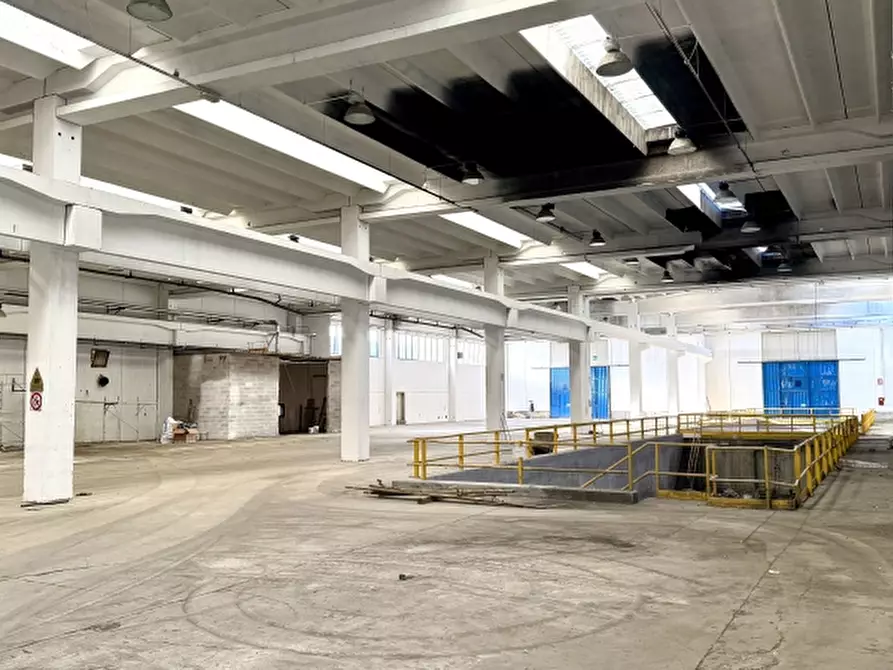 Immagine 2 di Capannone industriale in vendita  a Remanzacco