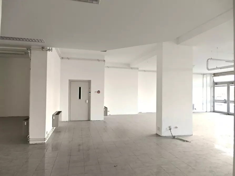 Immagine 3 di Ufficio in vendita  a Udine