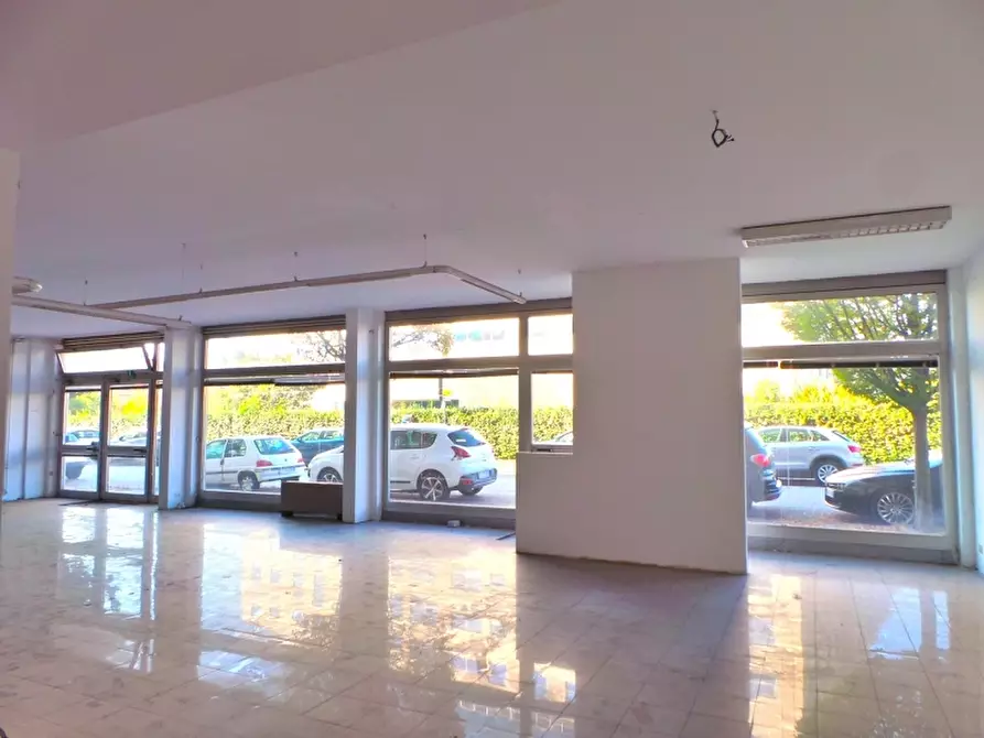 Immagine 4 di Ufficio in vendita  a Udine