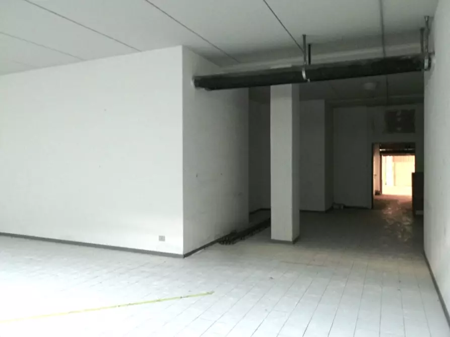 Immagine 4 di Garage in vendita  in Via Valussi a Udine