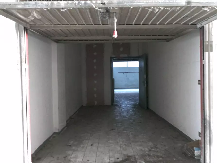 Immagine 3 di Magazzino in vendita  a Udine